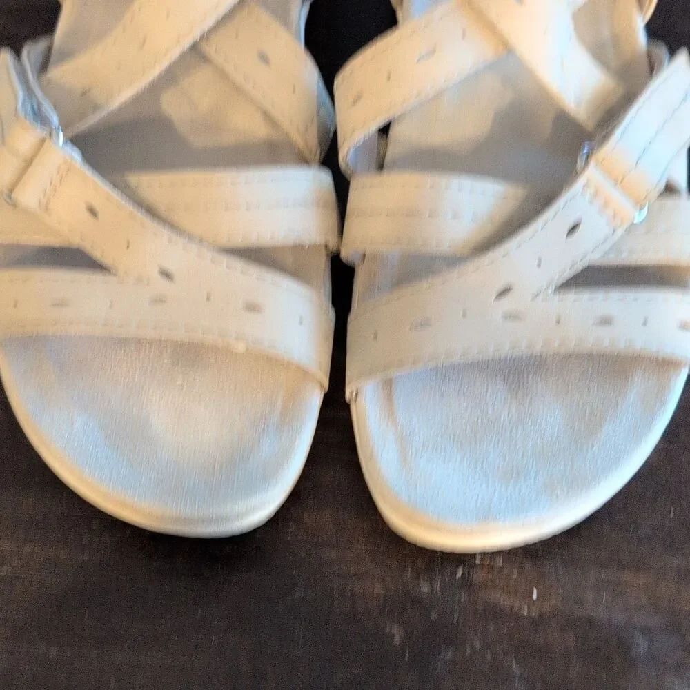 Earth Origins Women's Beige Strappy Suede Sandals Adjustable sz 7 W